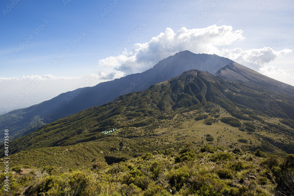 Mount Meru near Arusha in Tanzania. Africa. - obrazy, fototapety, plakaty 