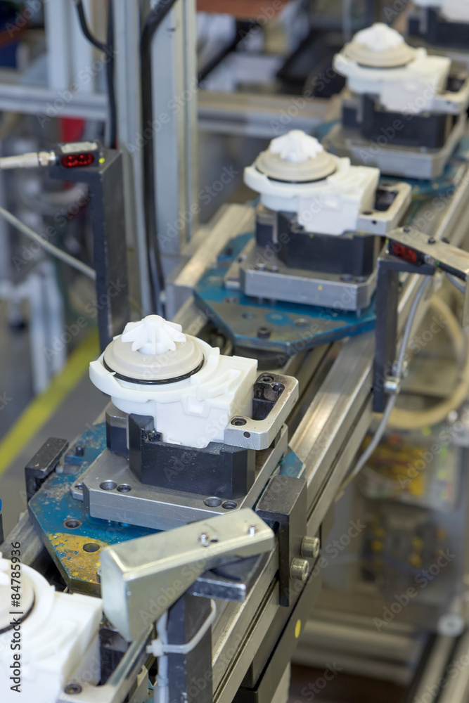 Assembly line for the production of plastic components