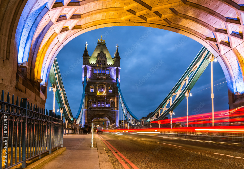 Obraz premium Bridge Tower night view