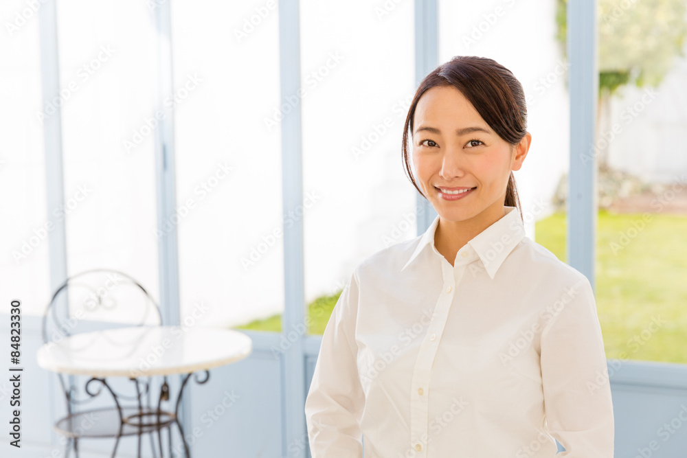 asian waitress working in the cafe