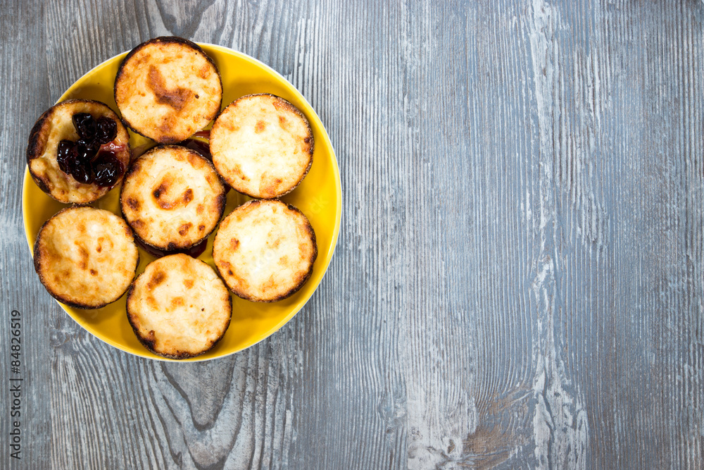 cheesecakes on wooden table top view cheesecakes on wooden table top view
