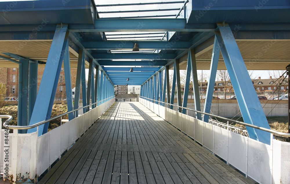 Puente sobre las vías de tren en Vic, Barcelona