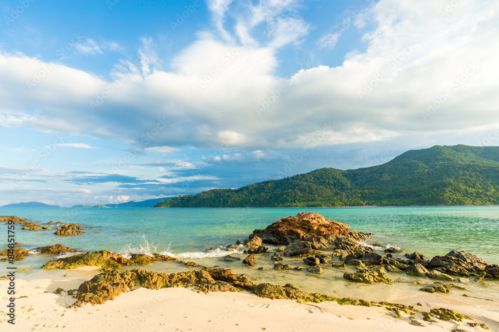 Obraz premium Blue sky with beach and tropical sea