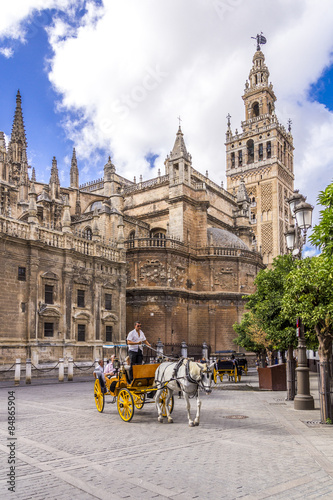 Rundfahrt mit Kutsche an der Kathedrale von Sevilla