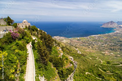 Foto A mid-air view on historical Church of Giovanni in Erice