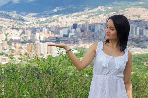 mujer joven latina photo