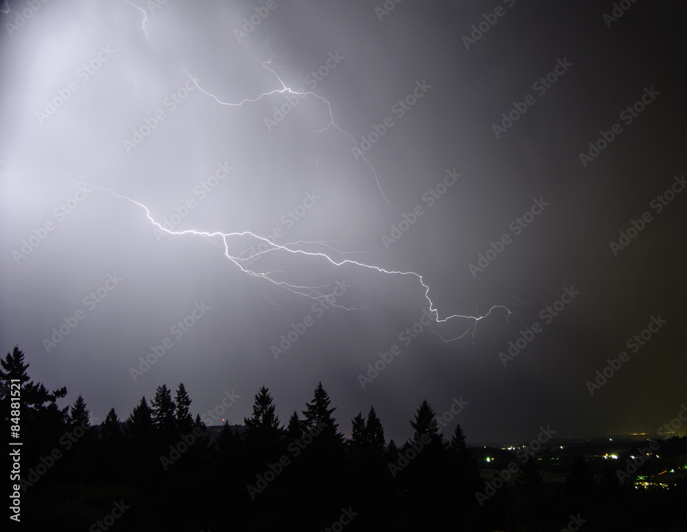 Naklejka premium An August Thunderstorm In the Mid Willamette Valley