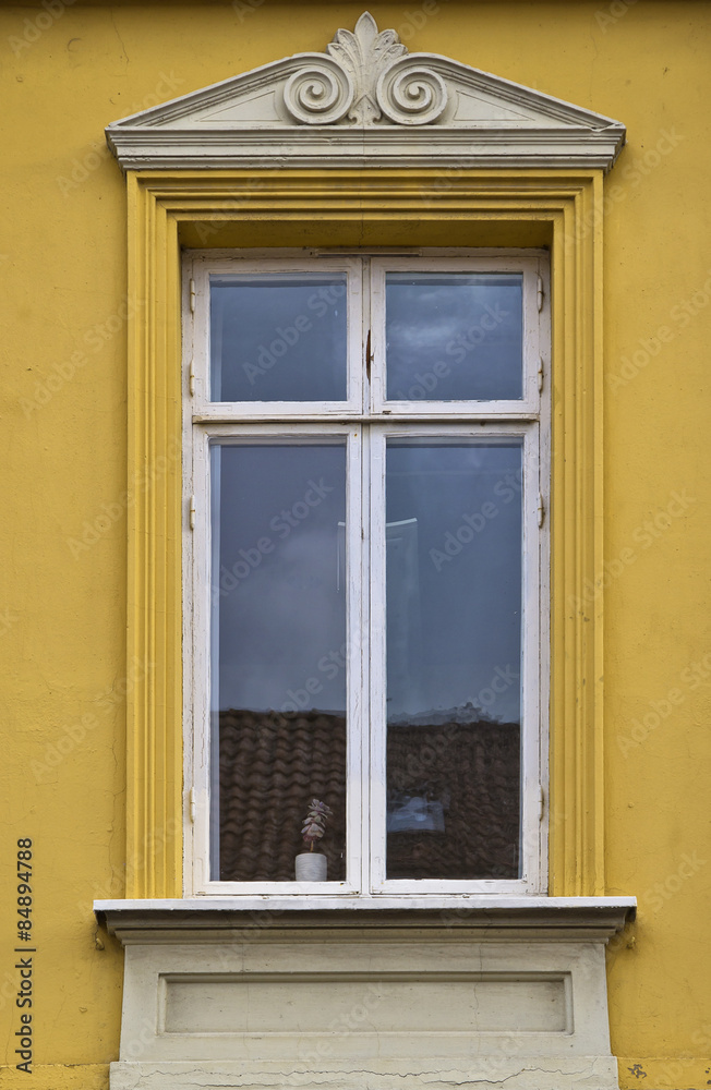 Fenster mit Giebel
