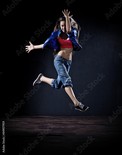 Modern dancer girl (dark ver) © Boris Riaposov