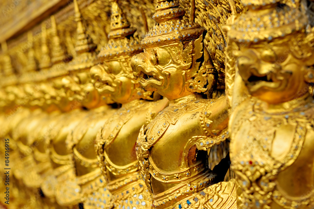 golden statue in wat phra keaw