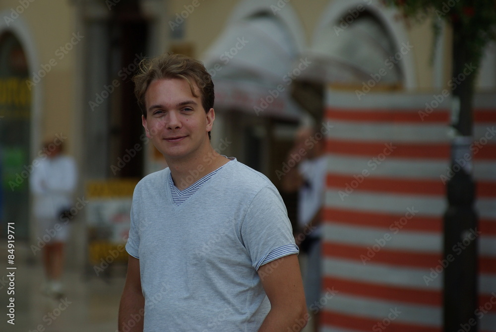 Fototapeta premium Mann im Urlaub
