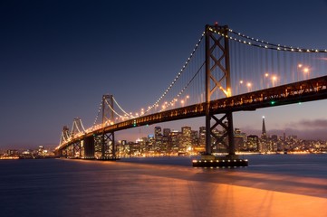 Papier peint photo Des ponts Crépuscule sur le Bay Bridge San Francisco  © Yuval Helfman