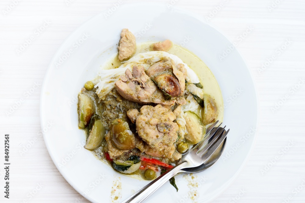 

Fermented Rice Flour Noodles with Chicken Curry (Khanom chin)