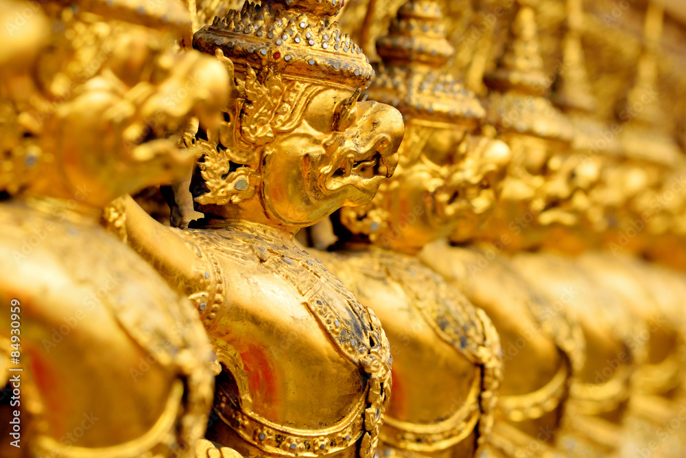 golden statue in wat phra keaw golden statue in wat phra keaw