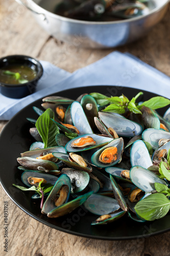 scald mussel with thai sweet basil and spicy seafood sauce
