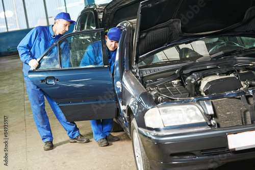 auto mechanic repair car body