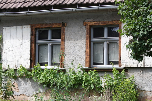 Fenster mit Blendläden bei Großjena © madiedu