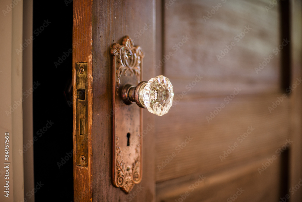 Obraz premium Wooded door with antique door knob. 
