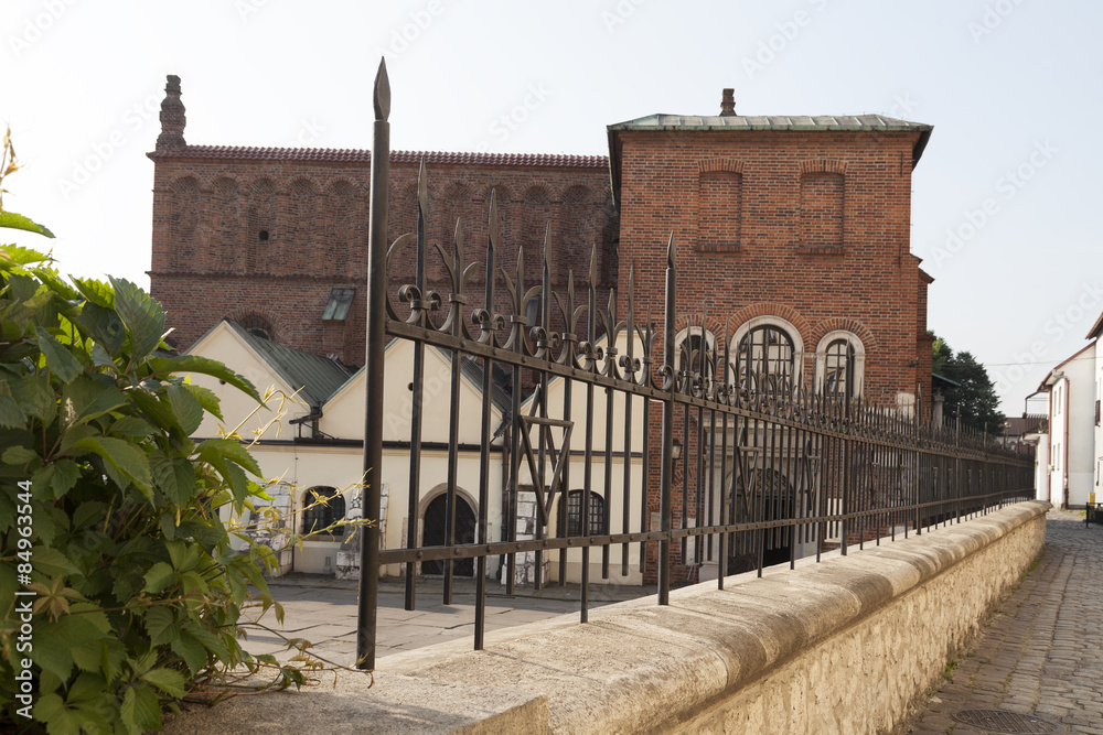 Obraz premium old synagogue in jewish district of krakow - kazimierz on szeroka street in poland