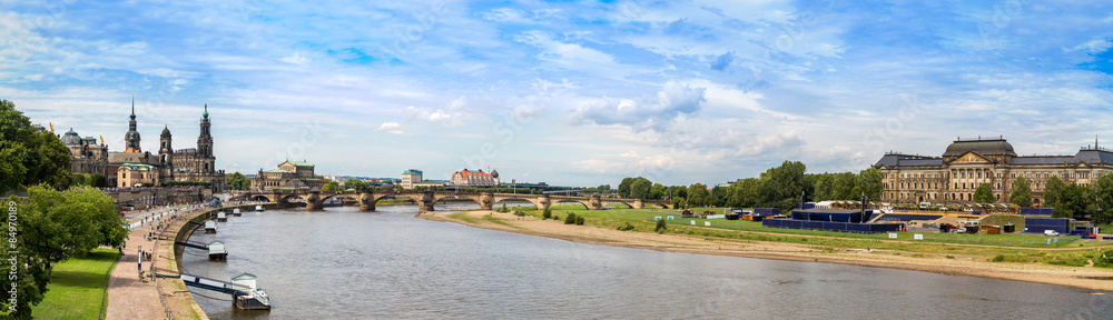 Fototapeta premium Panoramic view of Dresden