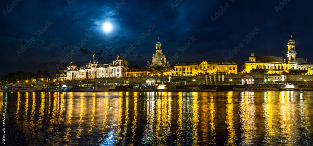 Obraz premium Dresden in night
