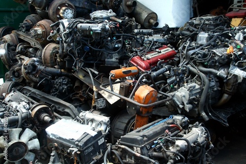 Used and surplus car engines and other car parts © junpinzon