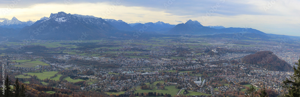 Panoramablick vom Gaisbergrundweg auf die Stadt Salzburg und Umgebung