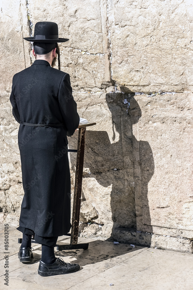 Betender orthodoxer Jude an der Klagemauer