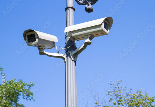 Obraz na płótnie Surveillance camera on the electric pole w salonie