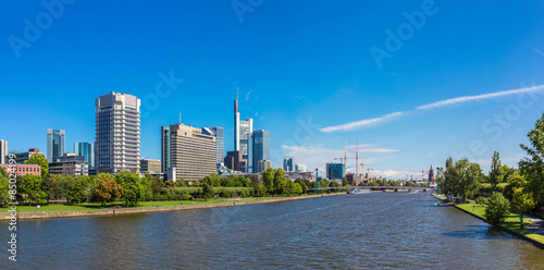 Ginancial district in Frankfurt © Sergii Figurnyi