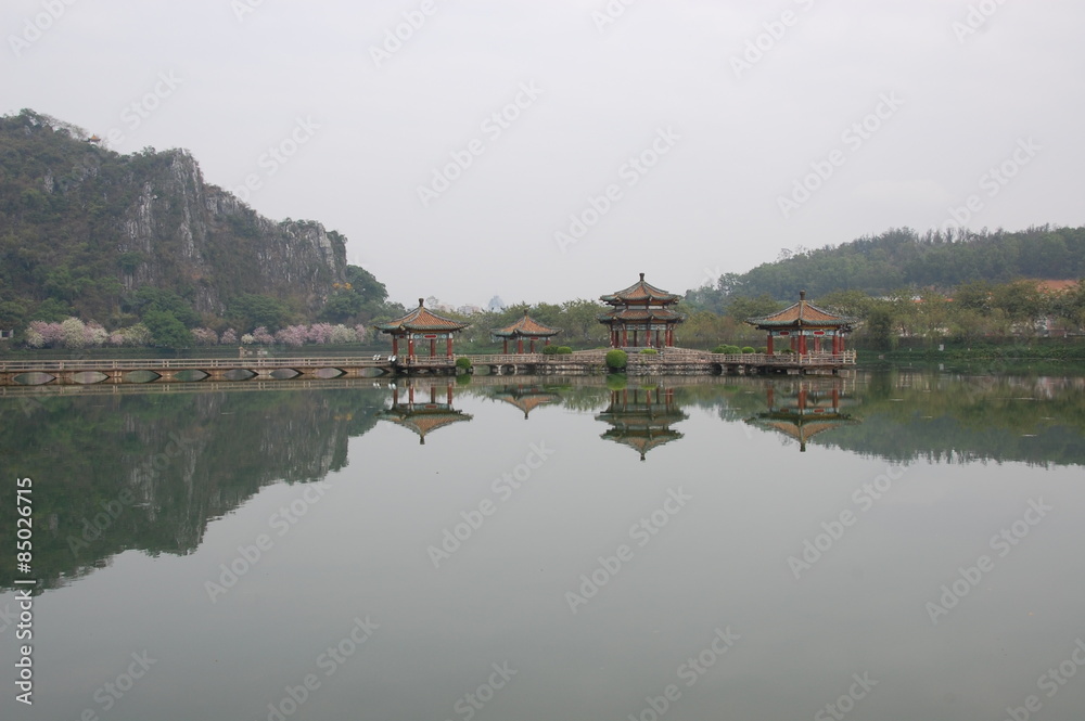 Fototapeta premium 肇慶七星岩風景区の景色