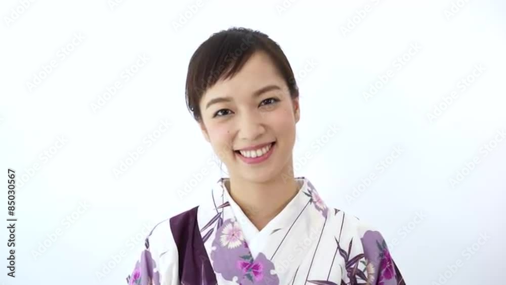 和服姿の女性