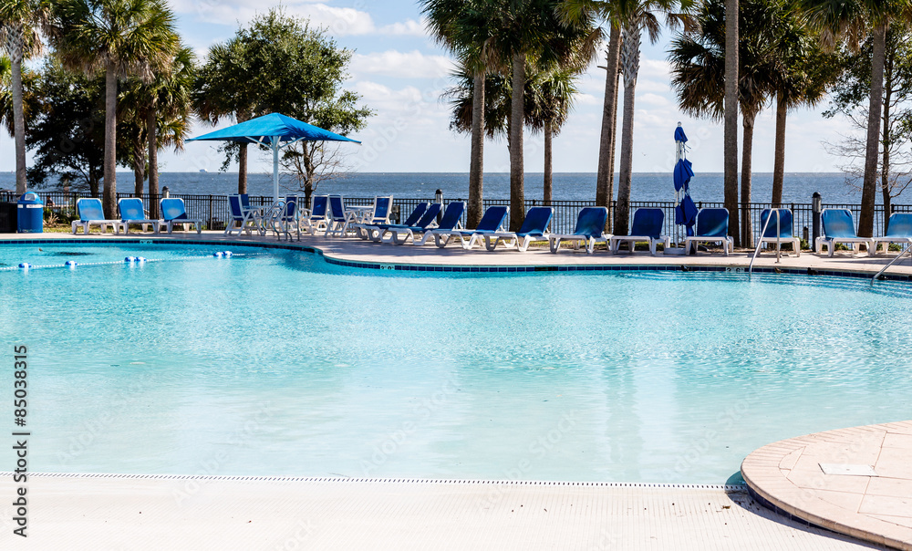 Obraz premium Empty Pool by Ocean