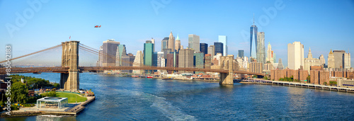 Brooklyn Bridge and Manhattan skyline panorama in New York City © Oleksandr Dibrova