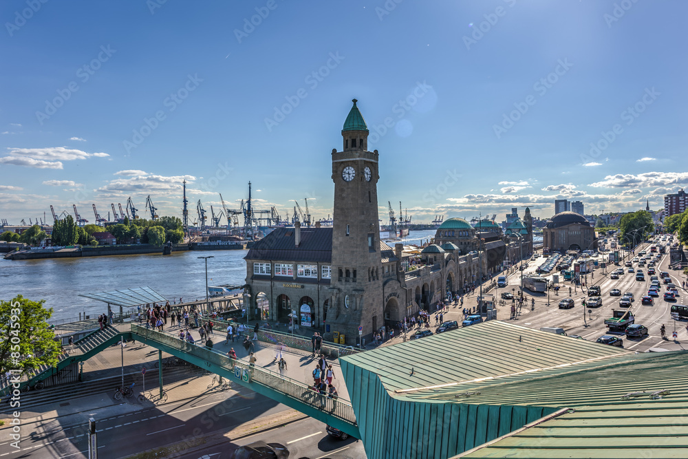 Fototapeta premium Hamburg Landungsbruecken HDR 