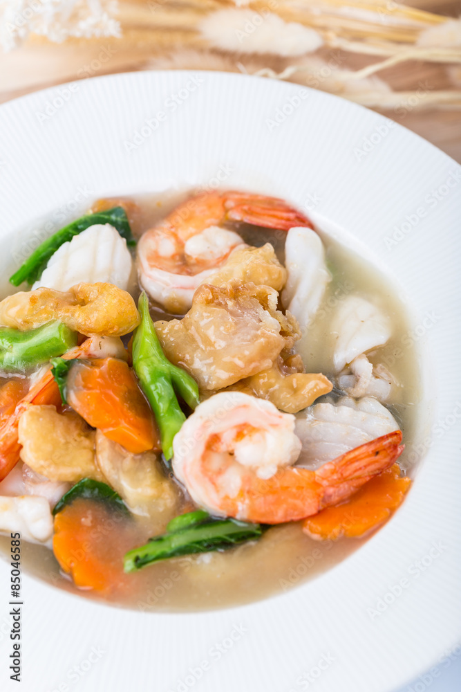 Fried noodle with shrimp and squid and vegetable Fried noodle with shrimp and squid and vegetable