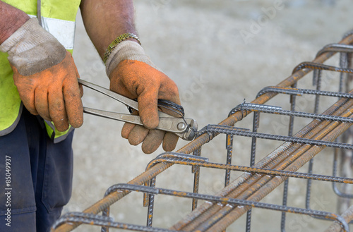 Worker fixing armature