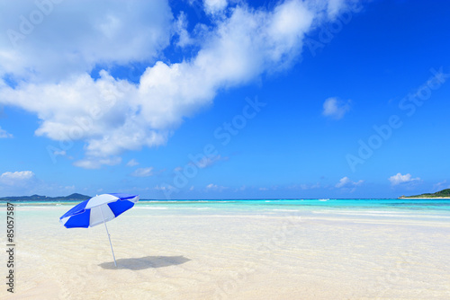 真夏の南国の美しいビーチ © sunabesyou