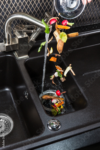 Fotografija Food waste disposer machine.