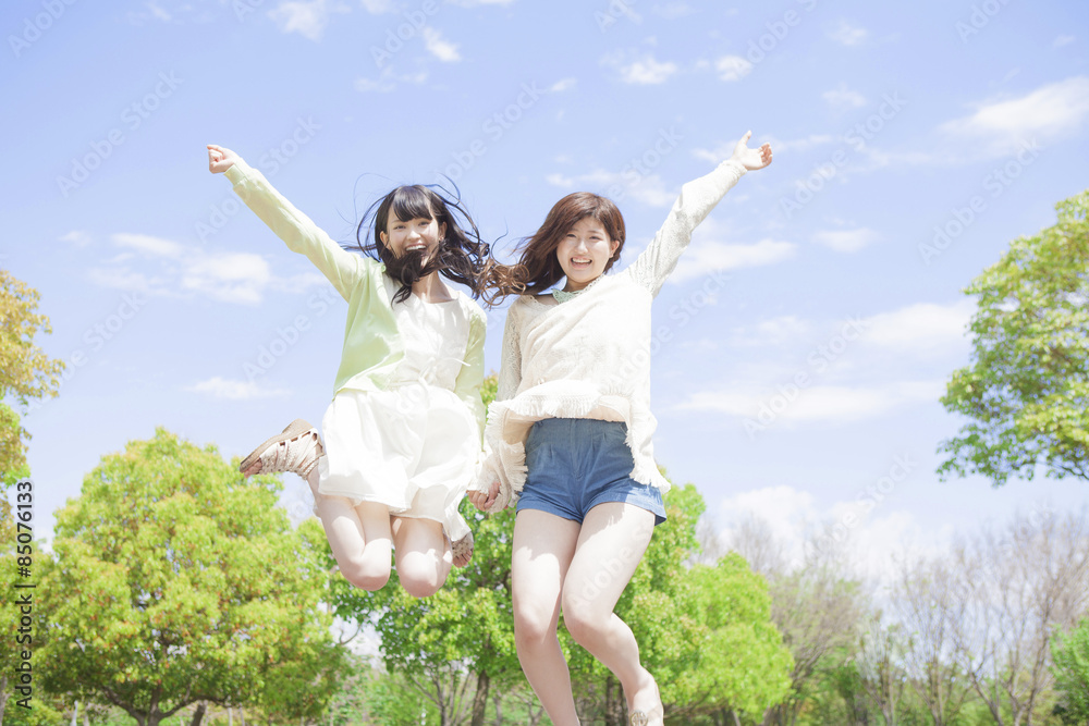 ジャンプする女の子たち Stock Photo Adobe Stock