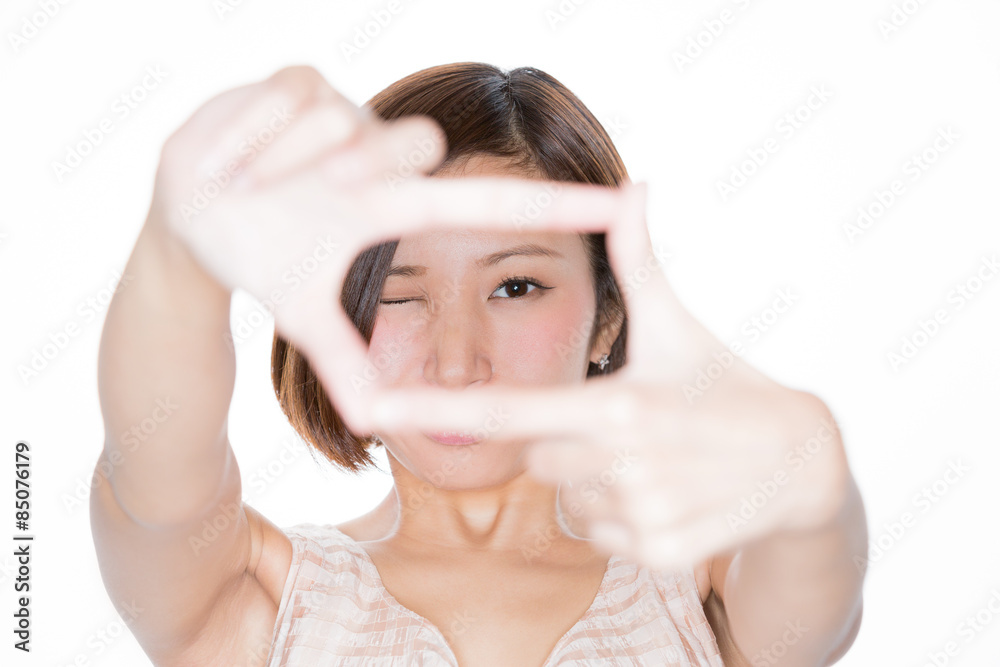 構図 狙いを定める女性 構図 狙いを定める女性