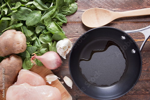 Vászonkép Frying pan with vegetable oil