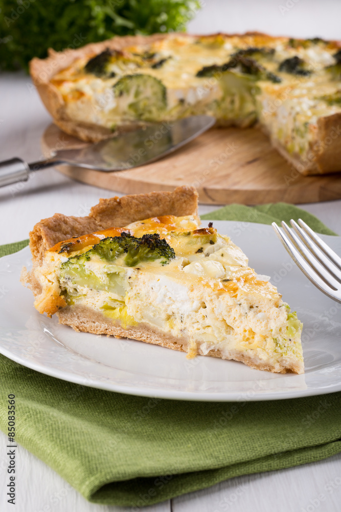 Quiche with broccoli and cheese