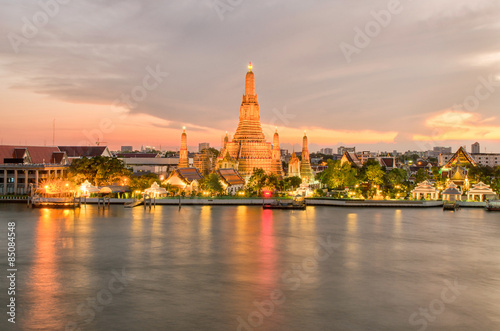 Wat Arun in night ,Bangkok city ,Thailand © ake1150
