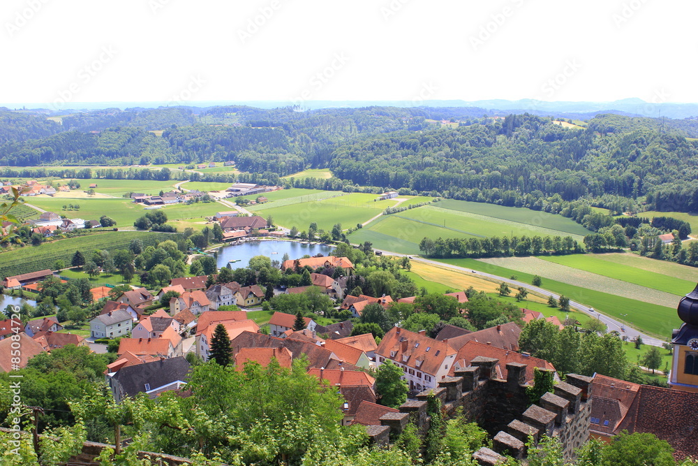 Die Gemeinde Riegersburg in der Steiermark aus der Vogelperspektive