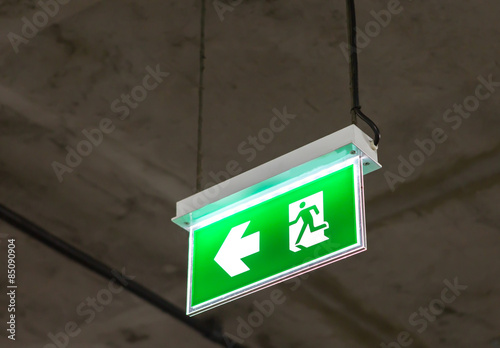 Obraz na płótnie Fire exit light sign w salonie