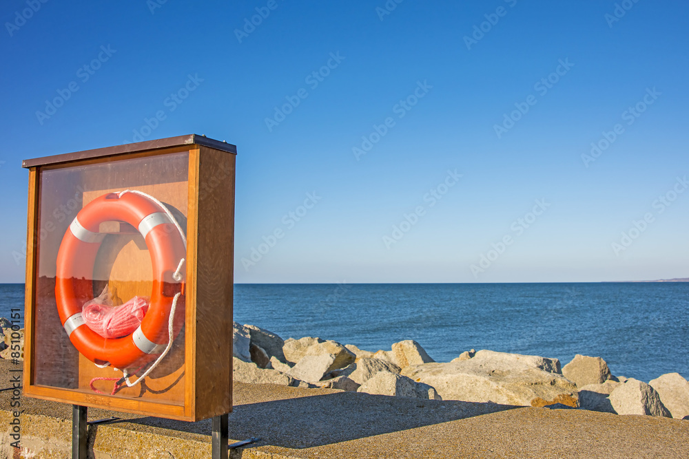 Mole mit Rettungsring in Ustka, Polen,Ostsee Mole mit Rettungsring in Ustka, Polen,Ostsee
