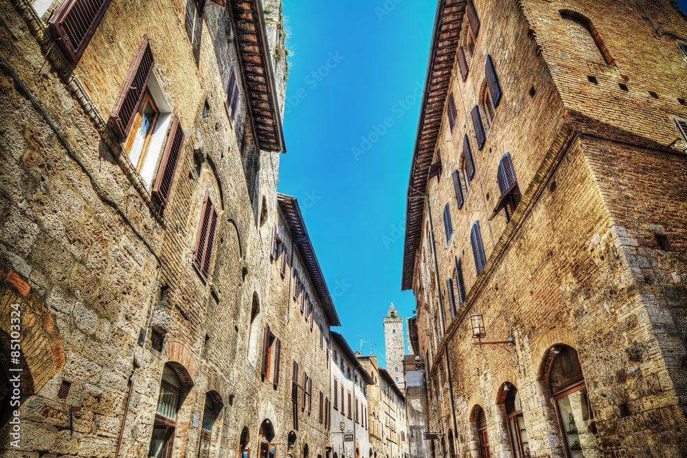 narrow road in San Gimignano in hdr