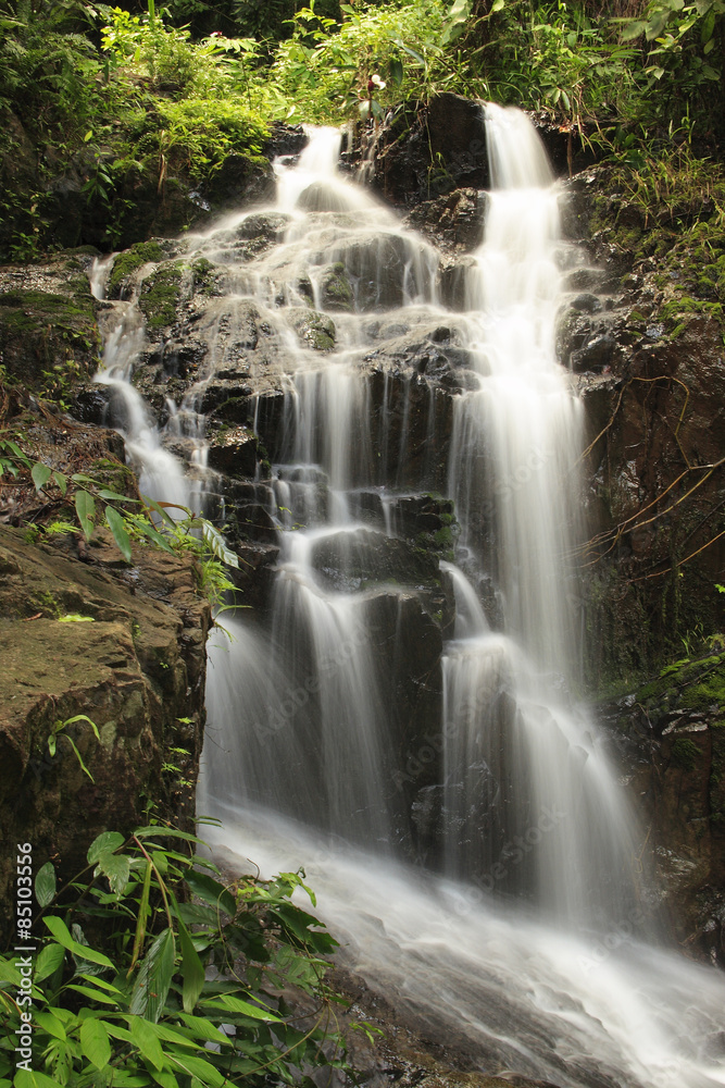 Fototapeta premium Erawan Waterfall, Erawan National Park in Kanchanaburi, Thailand
