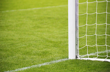 Fotobehang Voetbal Wit doelpaal met net op groen gras  © Marc Stephan